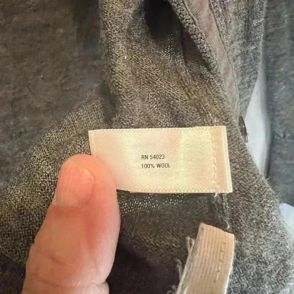 Gap Cardigan Womens Medium Gray 100% Merino Wool Sweater Medium - Picture 5 of 5